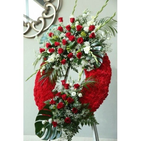 Corona de rosas y claveles