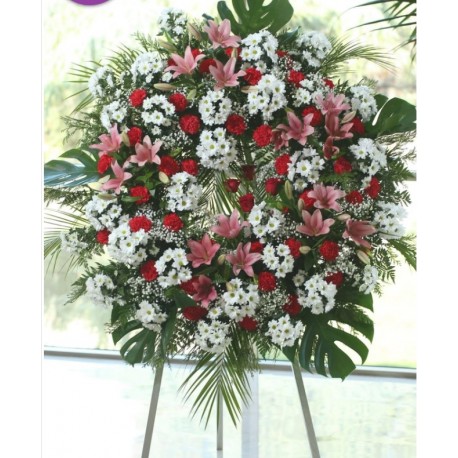 Corona lirios y crisantemos