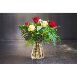 Ramo rosas blacas y rojas