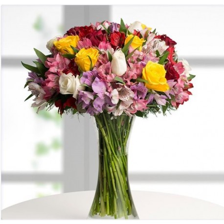 Ramo de rosas variadas y alstromelias