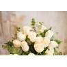 18 rosas blancas tallo largo